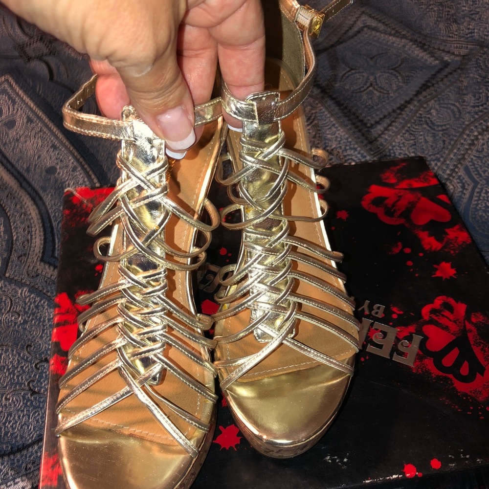 Gold wedges
